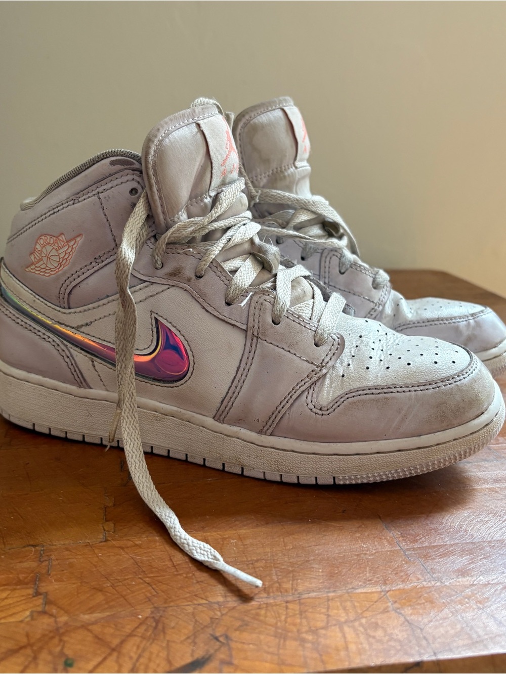 Boys Size 5 - Air Jordan 1 Mid SE GS 'Barely Grape Atomic Pink'